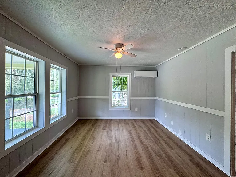 2415 A&b Maple Rd SE — Photo 2