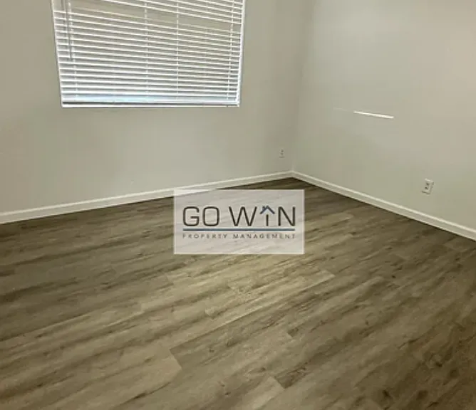 151 E Ingram St — Photo 8