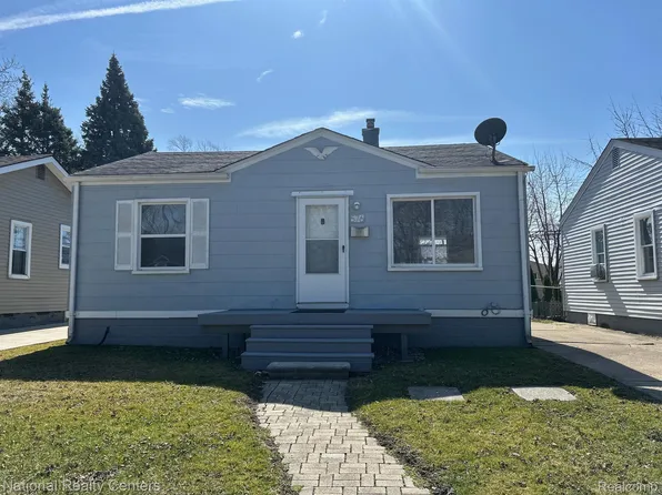 576 E Barrett Ave, Madison Heights, MI 48071