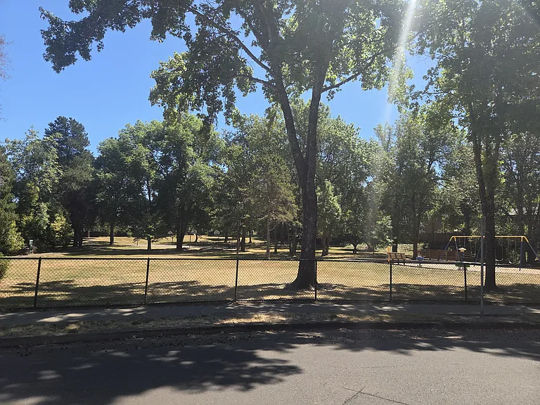 6172 SW Valley Cir — Photo 3