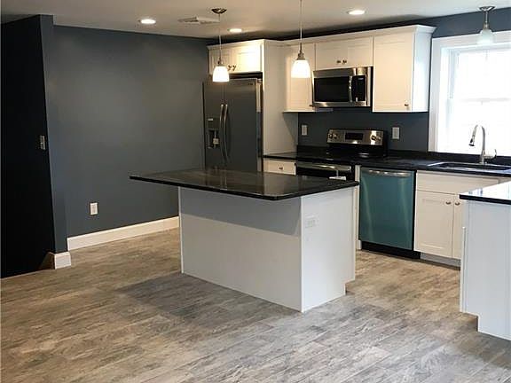 3rd image of 5 Belaire Dr