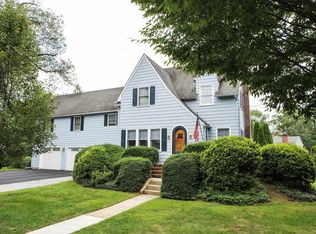 4 Corn Ln, Shrewsbury, NJ 07702