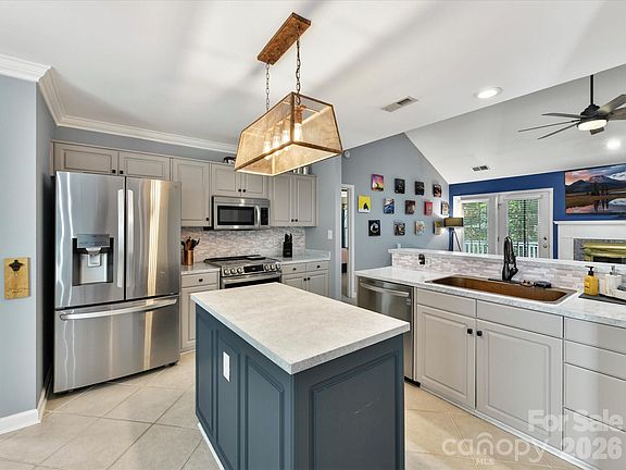 3rd image of 4303 Stonefield Dr