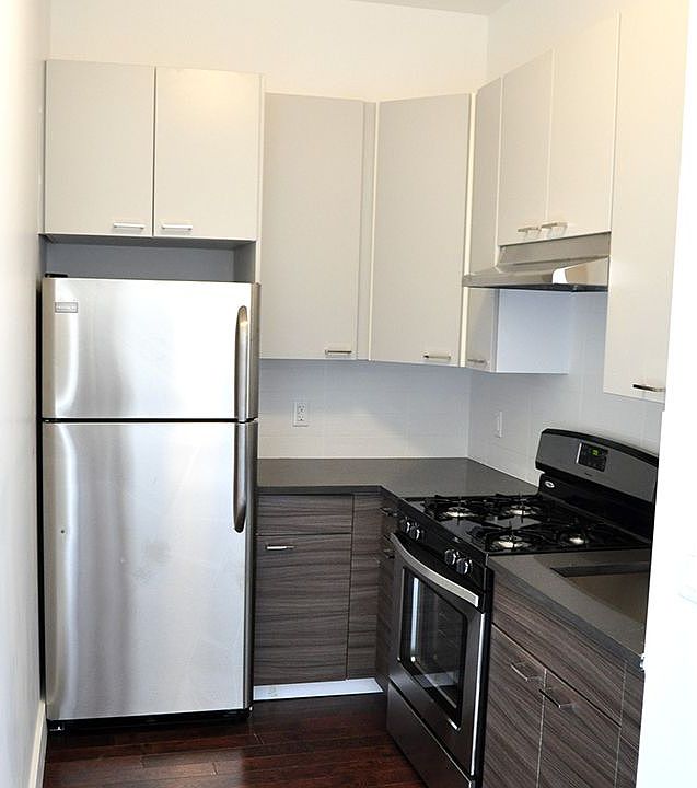 2nd image of 991 Willoughby Ave APT 2C