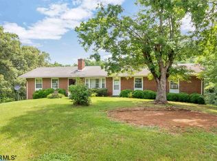 727 Pine Hill Ln, Charlottesville, VA 22903