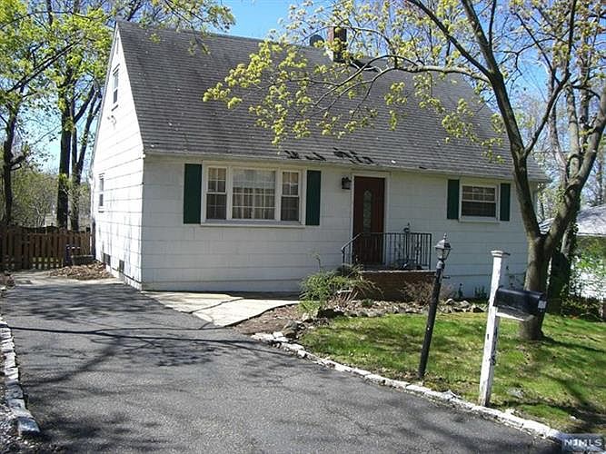 1st image of 418 Richmond Pl