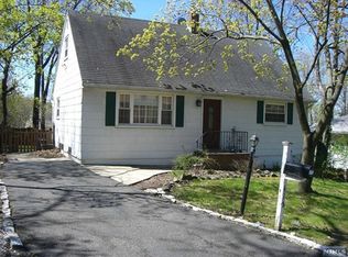 418 Richmond Pl, Leonia, NJ 07605