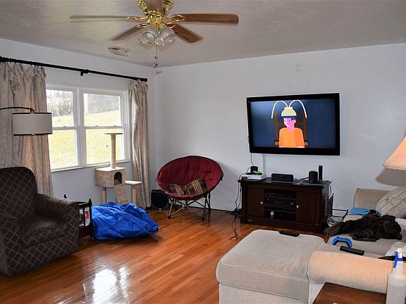 3rd image of 104 Cochran St