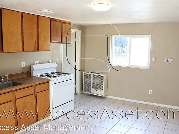 3rd image of 33057 Hill St #B