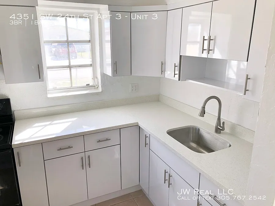 3 bed, 1100 sqft, $2,400 — Photo 3