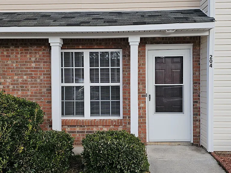 204 Fairwood Ct — Photo 3