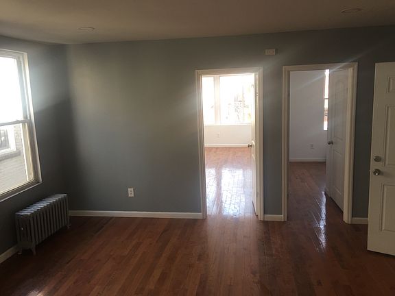 3rd image of 918 E 226th St #2