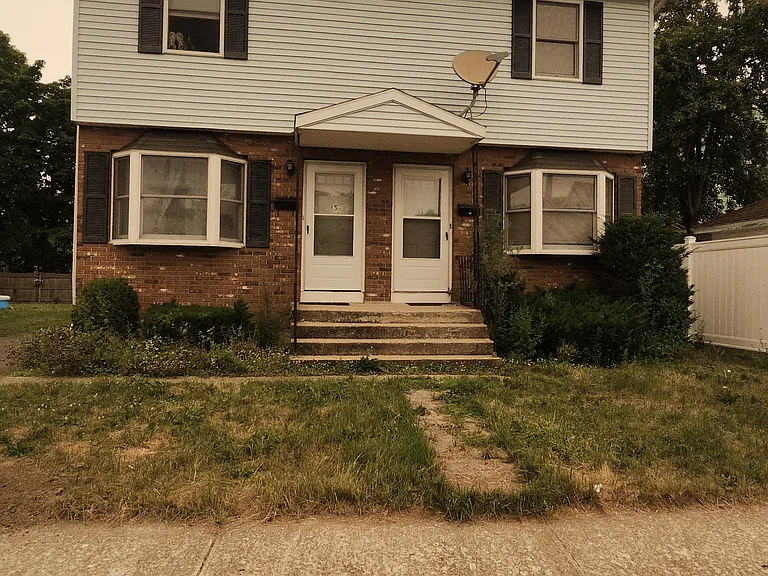 11 Dineen St — Photo 1