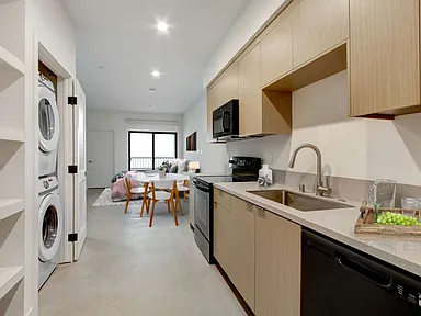 1BR, 1BA 725 SF