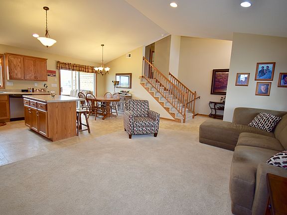 4th image of 1086 29th St NE