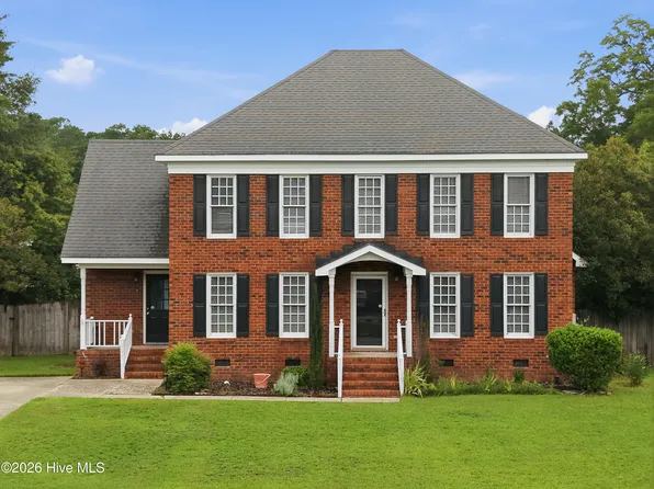 1707 Paramore Dr, Greenville, NC 27858