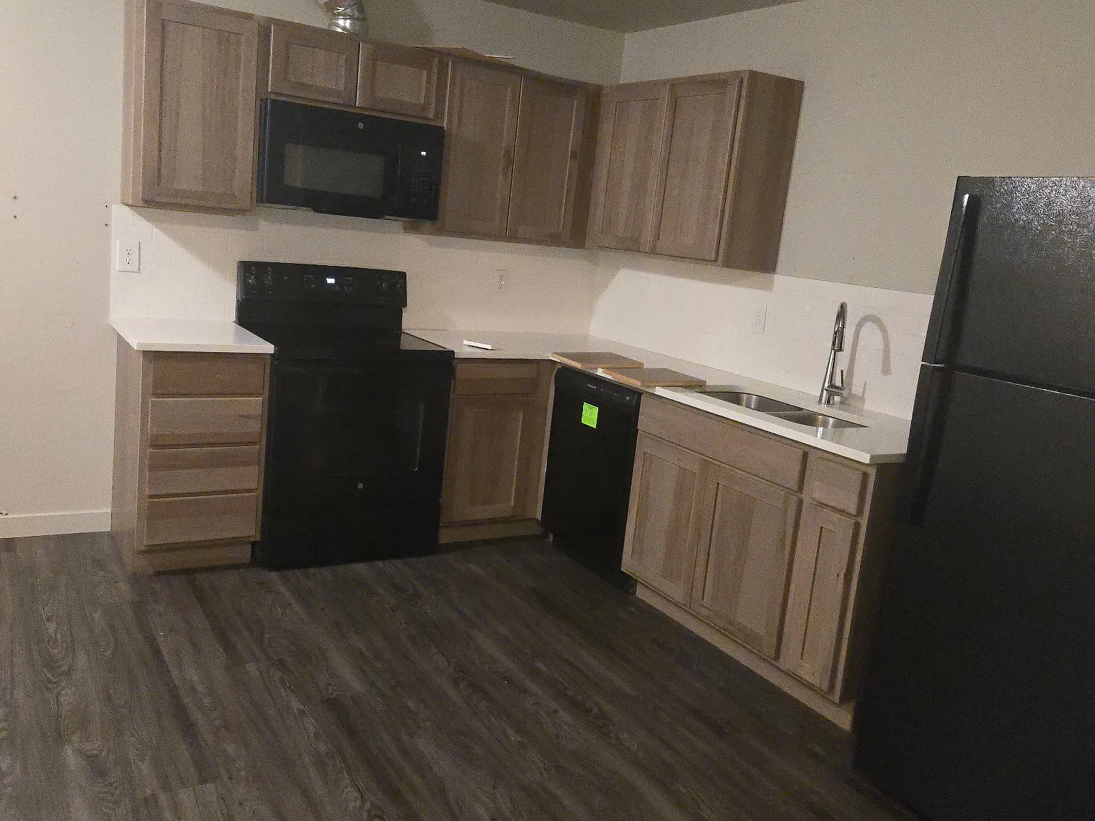3 bed, 2.5 bath, 1344 sqft, $2,000 — Photo 2