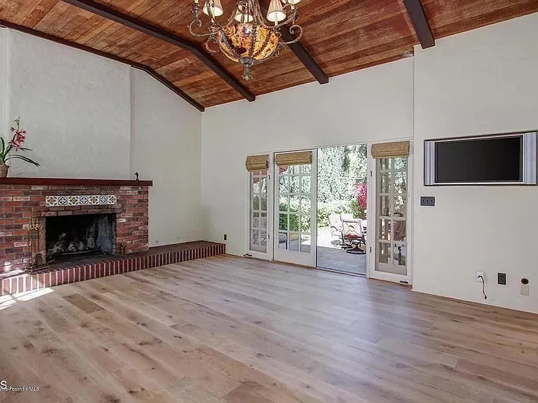 1064 Linda Vista Ave — Photo 3
