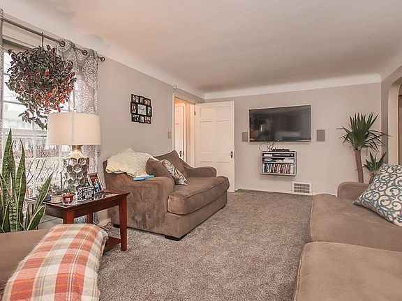 4th image of 17404 Fernshaw Ave
