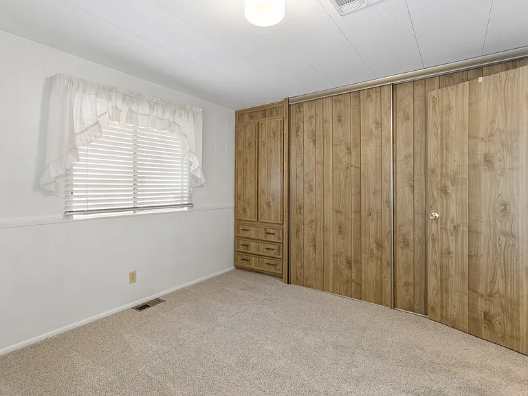 5223 E Lindstrom Ln — Photo 11