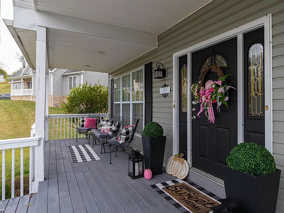 2nd image of 112 Oakwood Cir