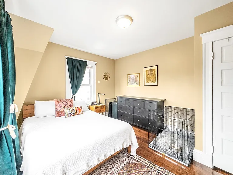 18 Alberta St — Photo 22