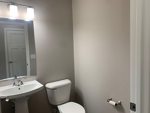 5th image of 1915 N Windsor Ave #12244902