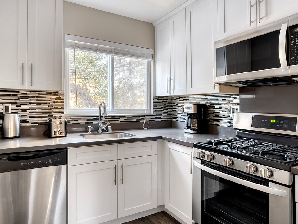 1st image of 710 Laurel Ave #1B-1Ba-700Sqft