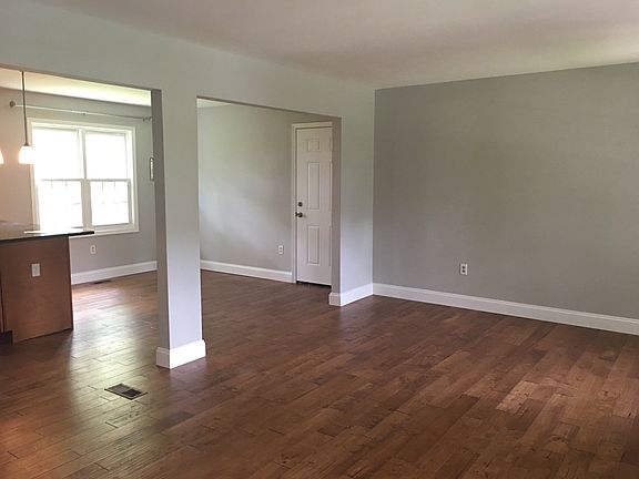 3rd image of 15229 Apricot Ln