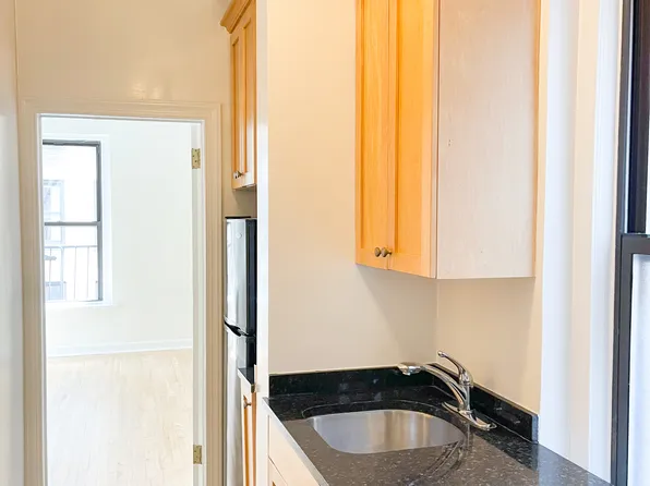 152 East 84th Street image 5 of 14