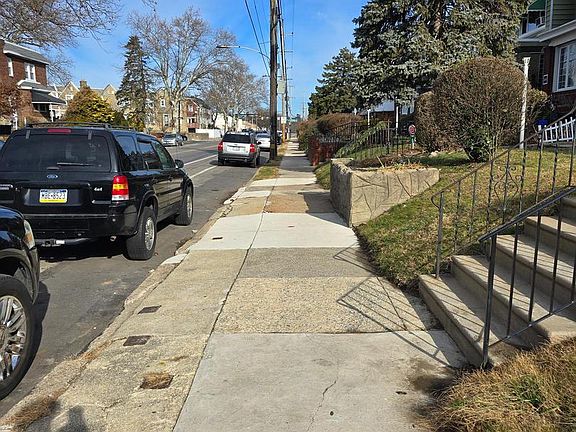 3rd image of 2204 E Washington Ln