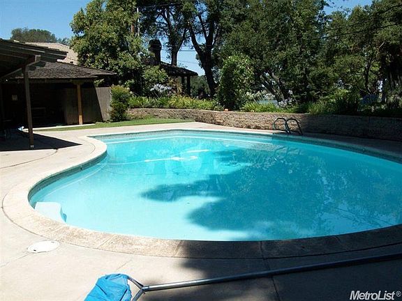 4th image of 1610 Edgewood Dr