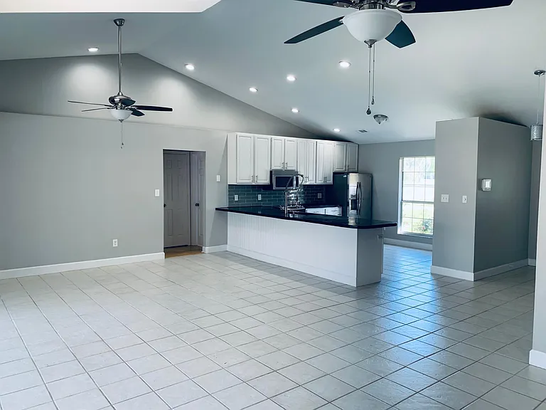 4504 Kim St — Photo 2