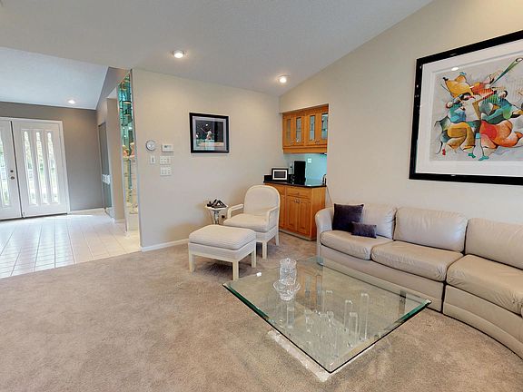 4th image of 207 Arrowwood Dr