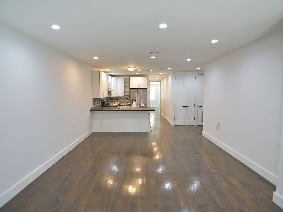 1st image of 418A Lewis Ave #1