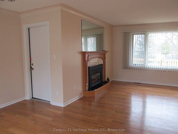 4th image of 6 E Hampton Rd