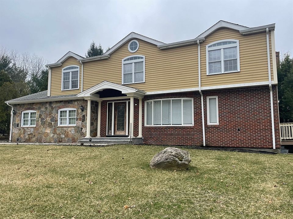 1st image of 243 Weatherbee Dr