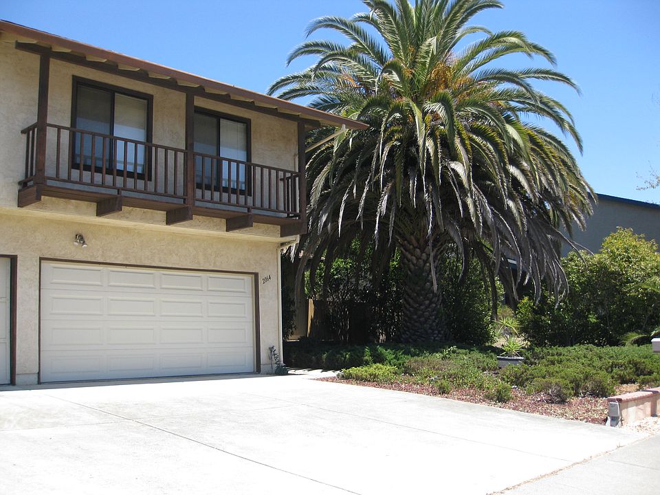 2nd image of 2064 Larchmont Cir