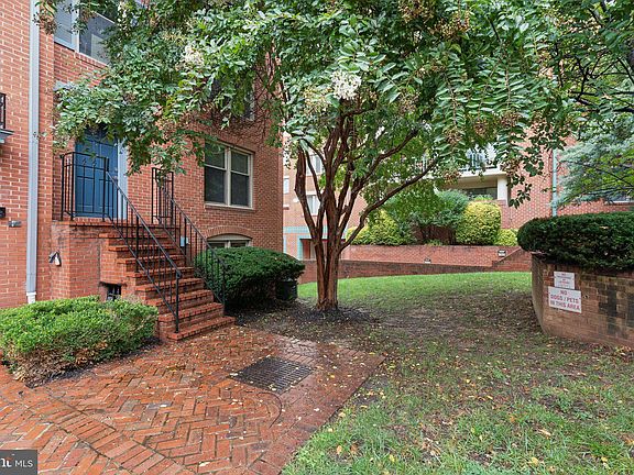 2nd image of 545 Colecroft Ct