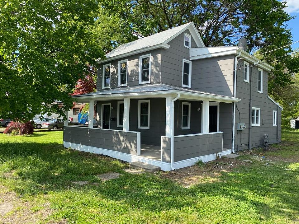 2nd image of 114 Railroad Ave