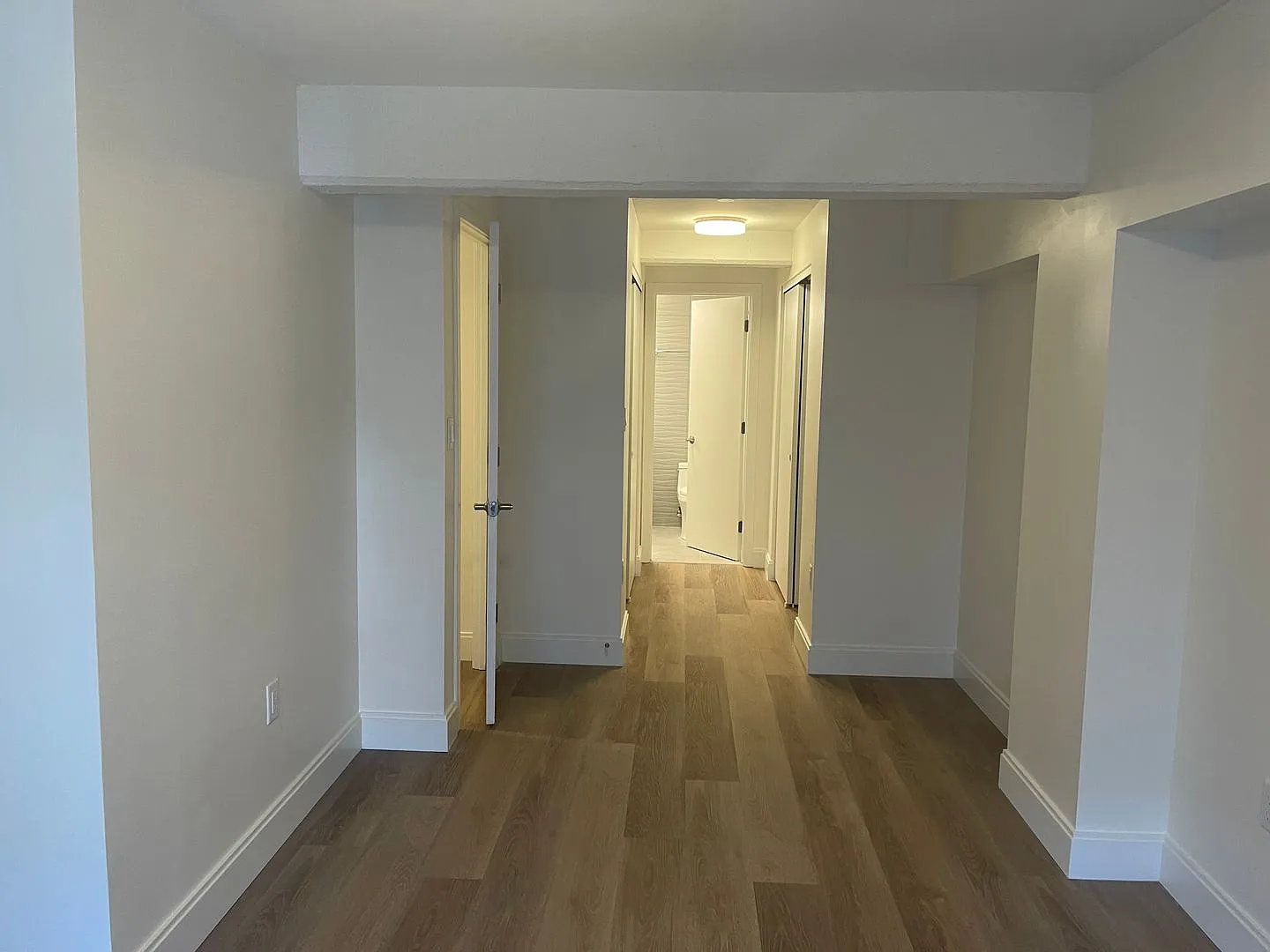 Luxury 2 Bed 2.5 Bath Duplex, All New , Laundry In Unit Garage Pool,. No Fee — Photo 2