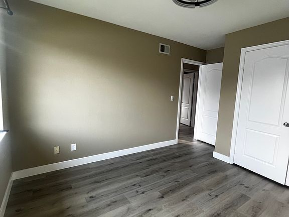4th image of 23123 Vanowen St