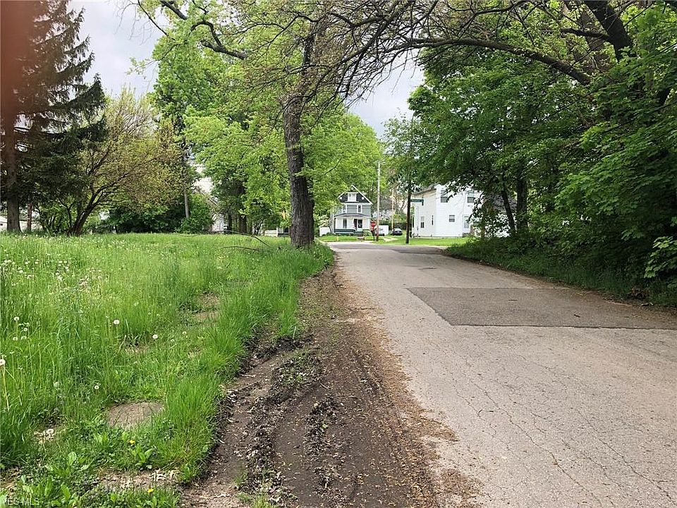 2nd image of 1021 Mangold St