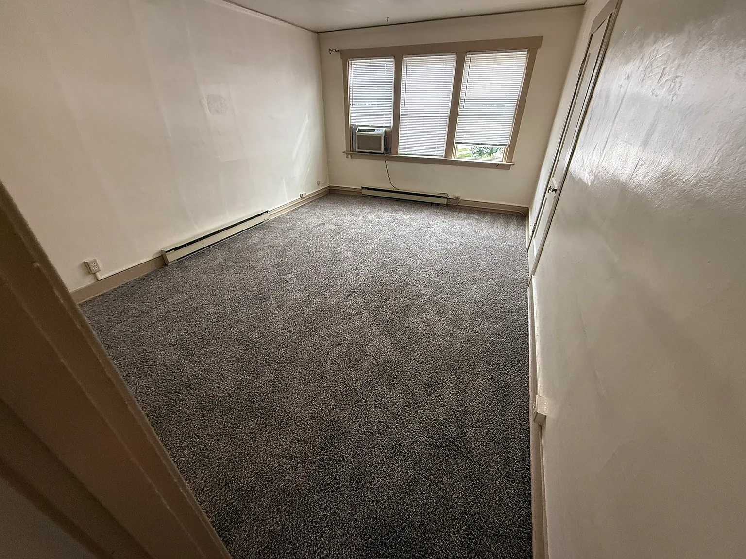 Studio, 800 sqft, $995 — Photo 3