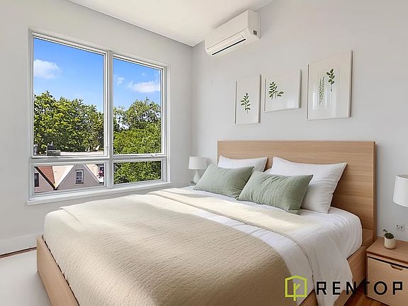 3rd image of 96 De Sales Pl APT 3B