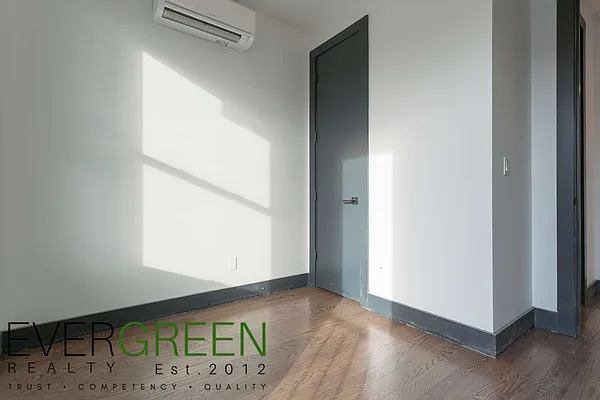 Rented by Evergreen Apartments BK | media 16