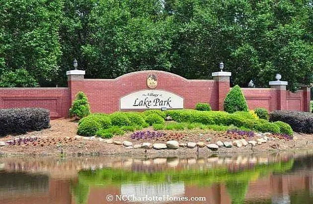 Lake park - entrance