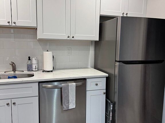 2nd image of 105 W Amberly Drive W #G