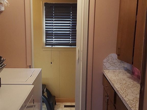 W&D OFF KITCHEN, 1/2 BATH