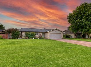 903 N Peace Ave, Elk City, OK 73644